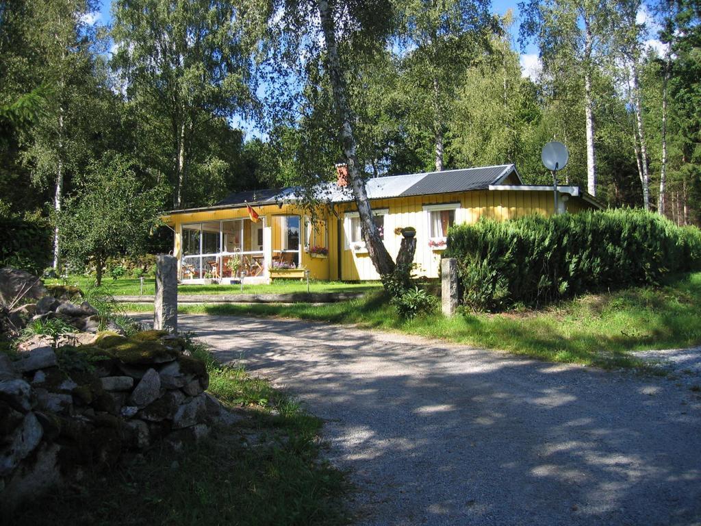 Villa Almagarden Lantlig Miljoe Svängsta Zimmer foto